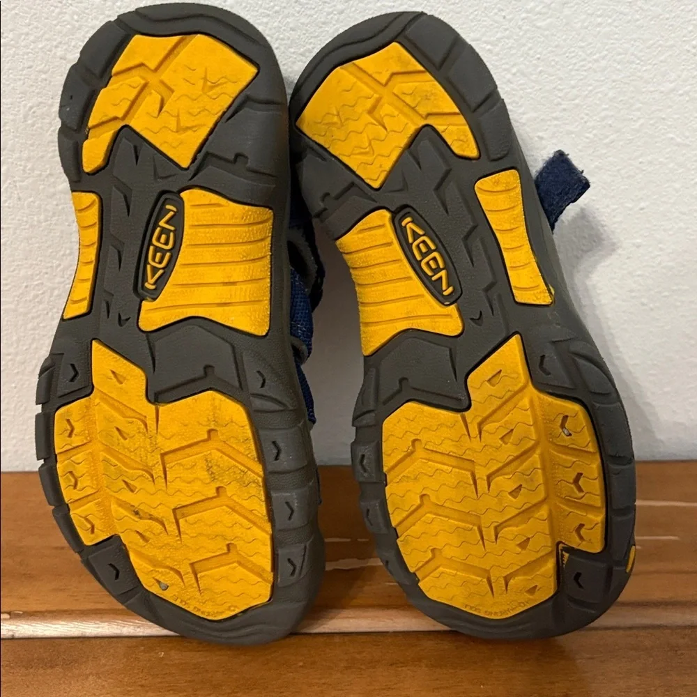 Keen Kids Navy and Gray Sandals Size 1